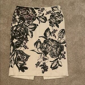 White House Black Market Black and Plum Floral Pencil Skirt